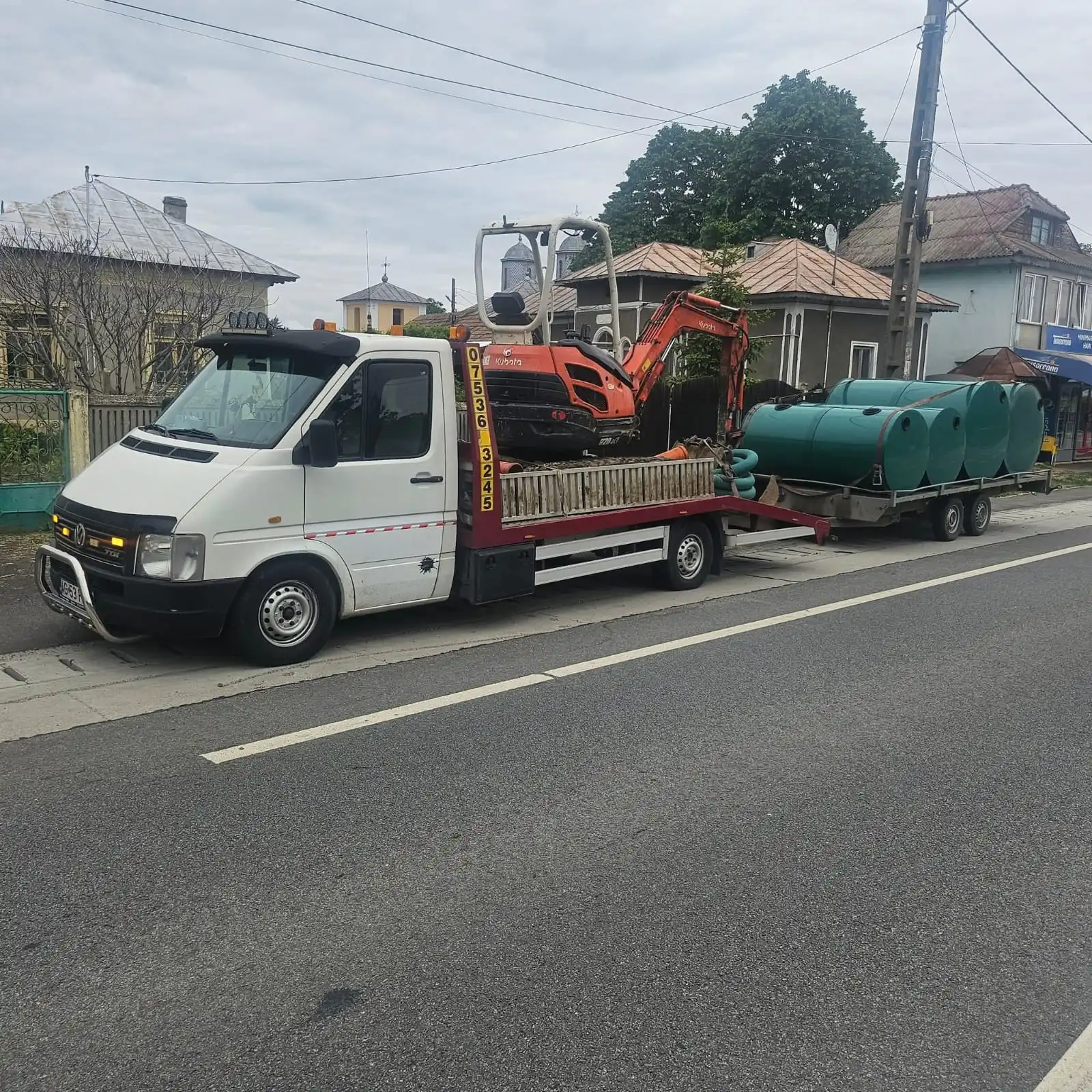 Camion si excavator montaj fose